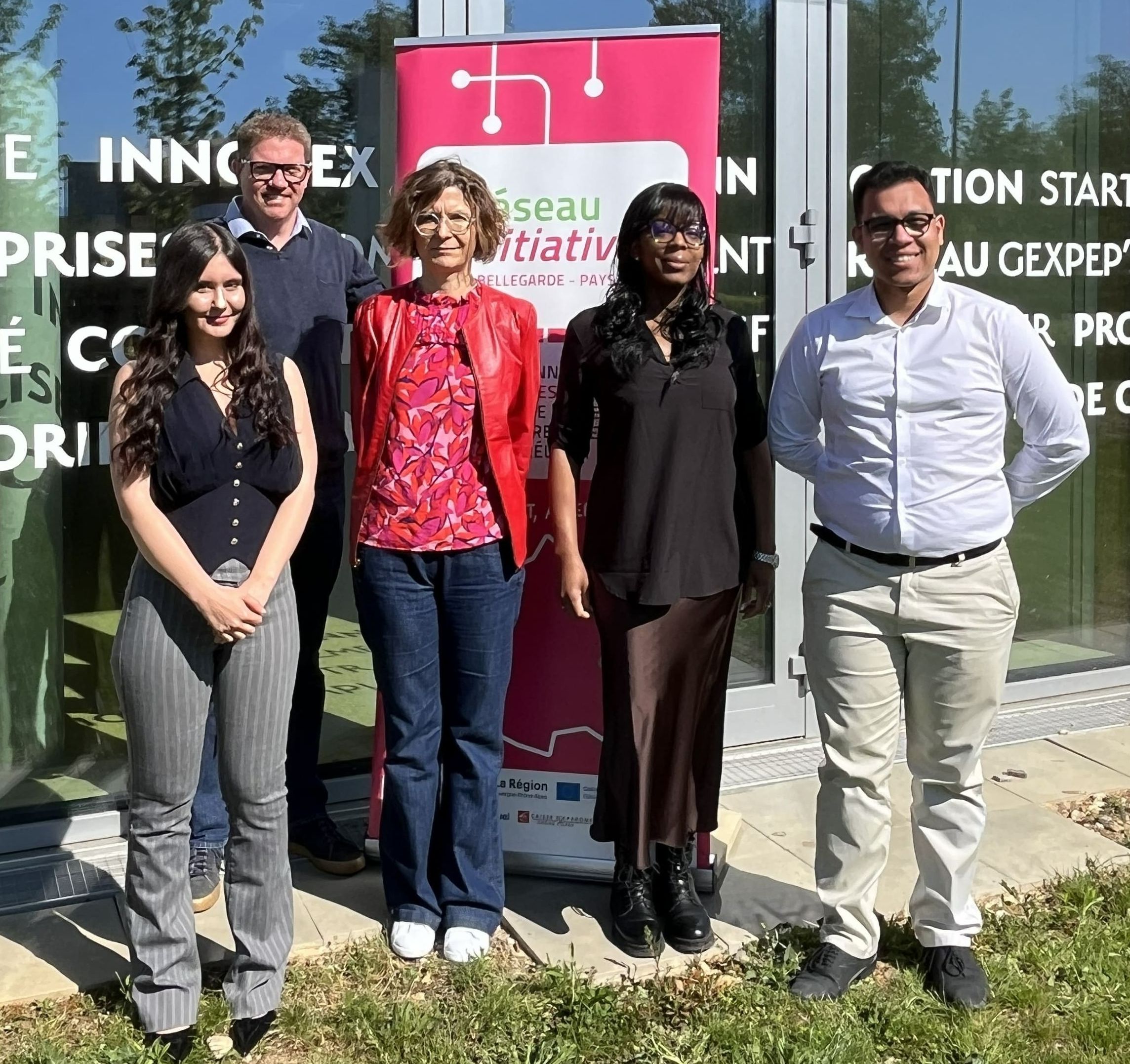 De droite à gauche, Camille, Pierre, Céline, Florence, et Cédric.